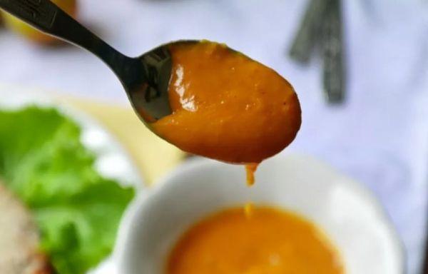 ช้อนกับซอส