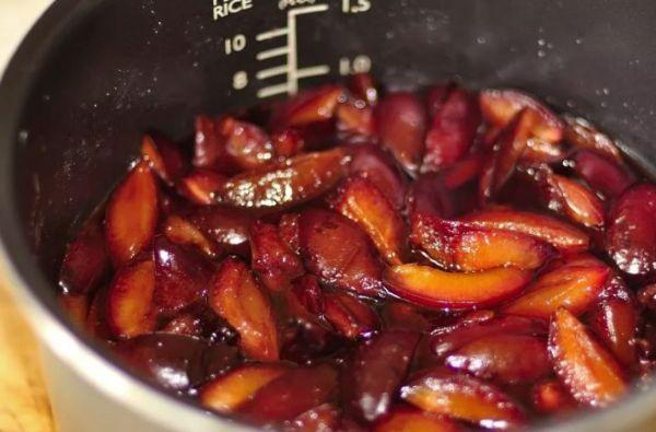 ลูกพลัมในหม้อหุงช้า