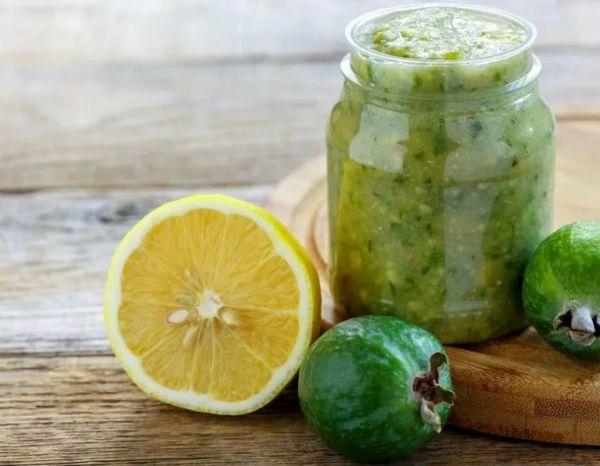 เฟยโจอากับมะนาว