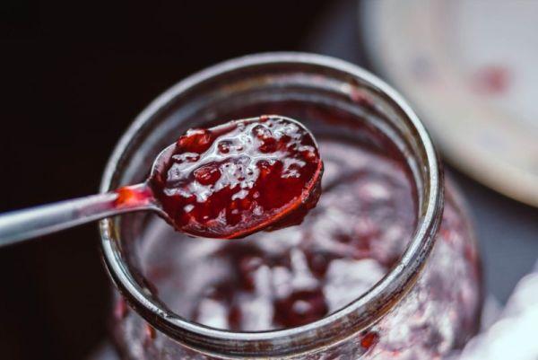 แยมลูกเกดและราสเบอร์รี่