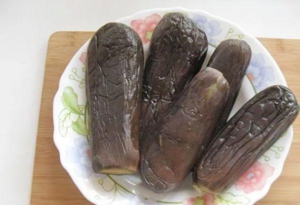 มะเขือยาวบนจาน