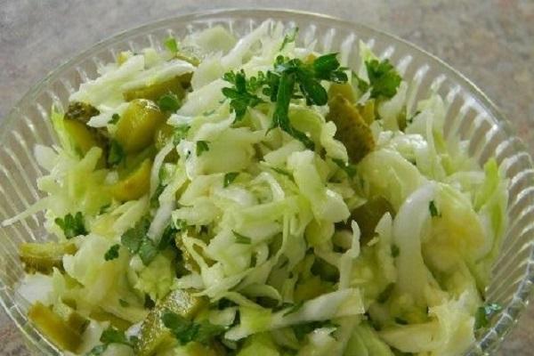 อาหารกระป๋องบนจาน