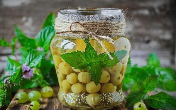 ผลไม้แช่อิ่มในขวด