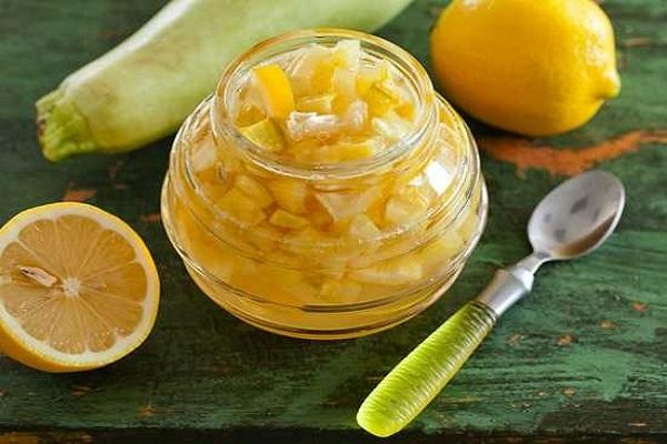 cuillère de courgettes