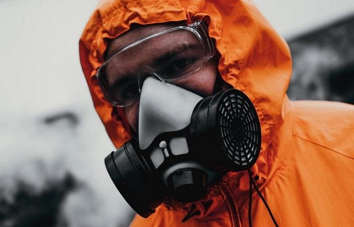 ชุดที่มีหน้ากาก