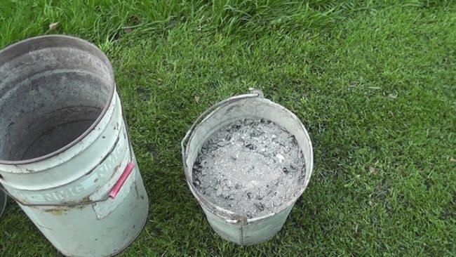 วิธีการใช้ขี้เถ้าในสวนของคุณ